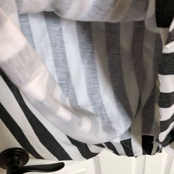 MYSTREE - NWT - L Sz M Raw Edge Striped Sleeveless Top/Dark Grey & White. CUTE! - Picture 8 of 16